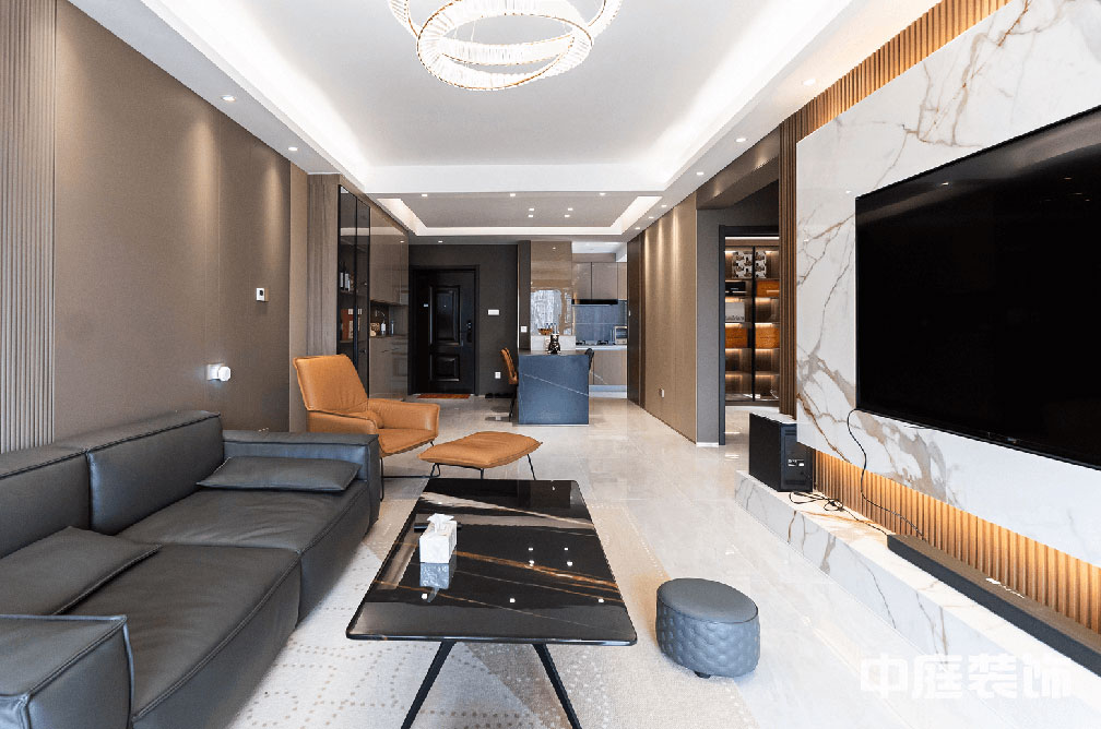 黃有斌：翡翠時(shí)光&mdash;&mdash;精工、材質(zhì)打造現(xiàn)代新輕奢生活