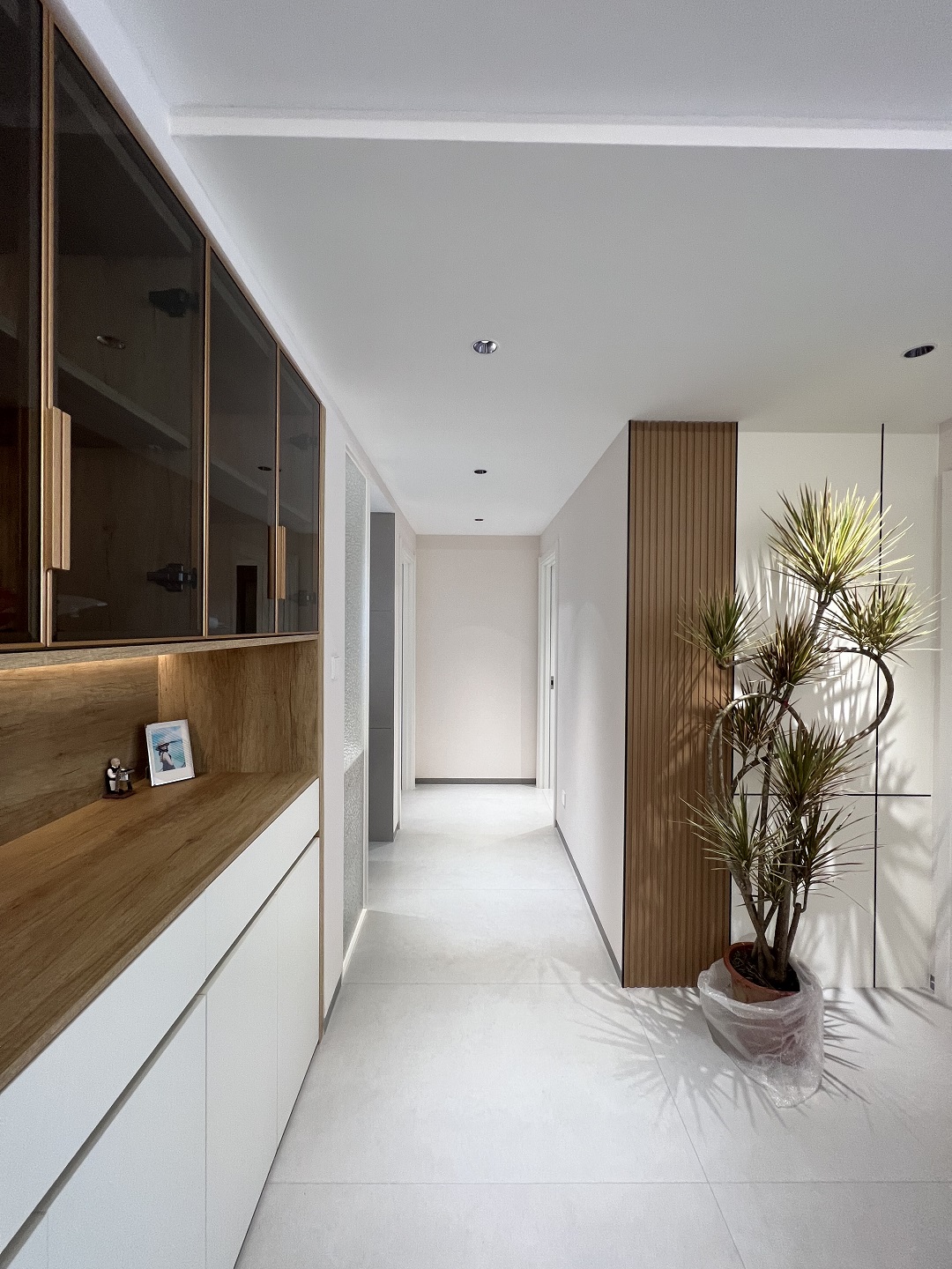 南寧二手房全拆裝修有哪些要注意？現(xiàn)代簡約-走廊