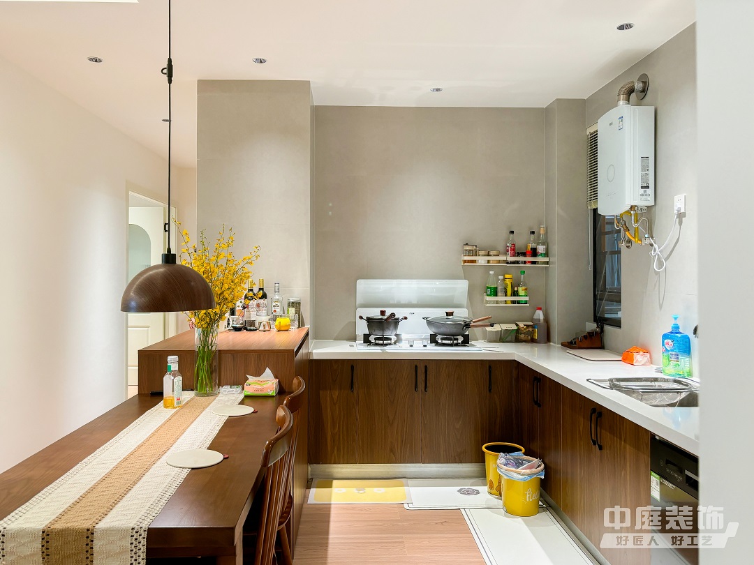 南寧新房裝修-現(xiàn)代原木風-廚房