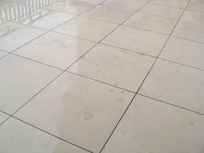 裝修百科解答 客廳地磚要不要留縫？